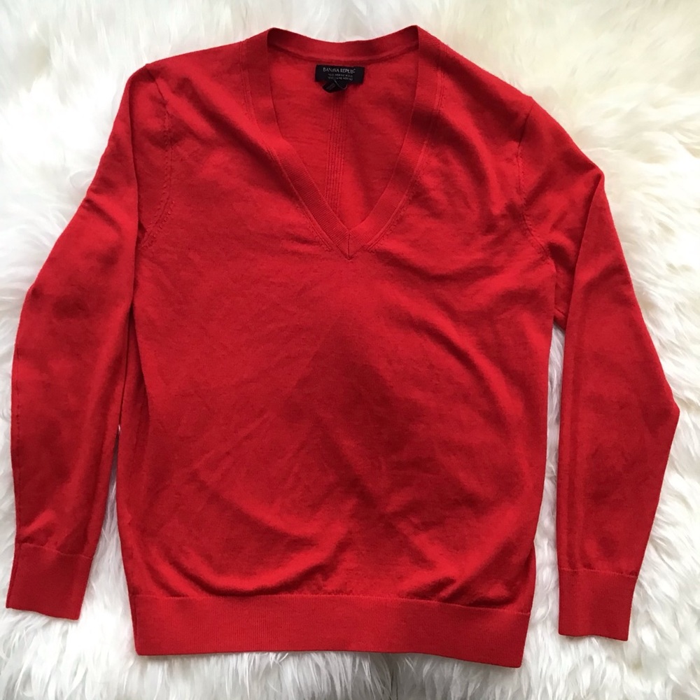 ‼️Price drop‼️BR red V-Neck Sweater Merino XS NWOT